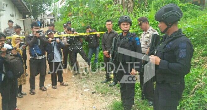 Pengrebekan teroris dikampung bugis beberapa waktu lalu. 