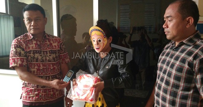 Janda Beranak Dua di Batanghari ini Tertangkap Edarkan Narkoba.