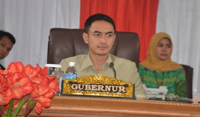 Gubernur Zola. 