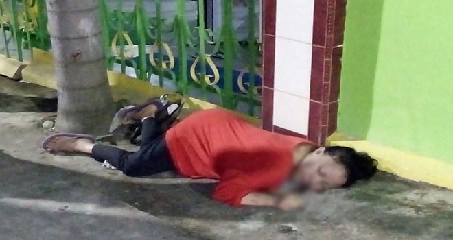  Sesosok mayat wanita yang ditemukan di kawasan Simpang Kawat tepatnya di dekat Dealer mobil Hino, Senin (8/1).