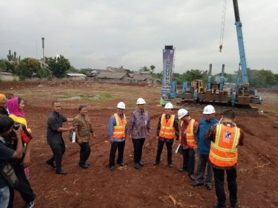 Gubernur DKI Jakarta Anies Baswedan memimpin groundbreaking Rumah DP 0 Rupiah di Pondok Kelapa, Jakarta Timur, Kamis (18/1). (Yesika Dinta/ JawaPos.com)