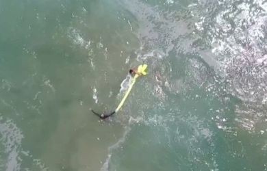 Remaja Australia yang berhasil diselamatkan oleh Drone di Australia (Foto: NSW Goverment)