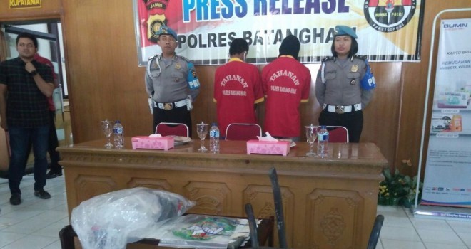 Pelaku pembunuhan saat diamankan Polres Batanghari beberapa waktu lalu.