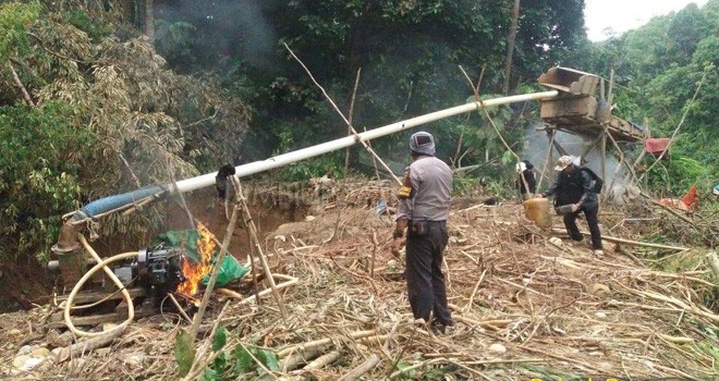 5 Mesin Dompeng Dibakar Petugas.