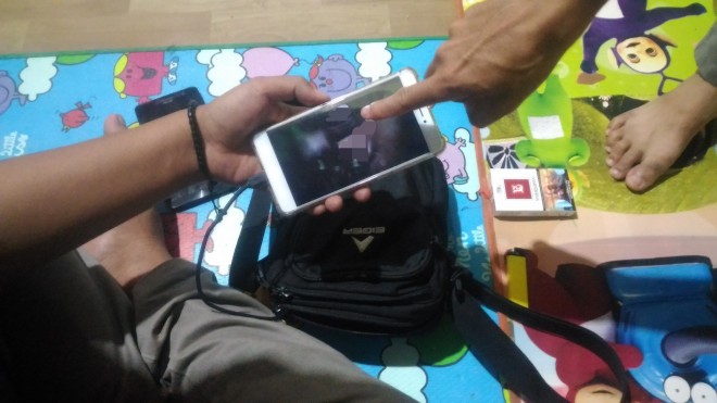 Warga Kerinci Dihebohkan dengan Video Gadis ABG Masturbasi di Kamar.