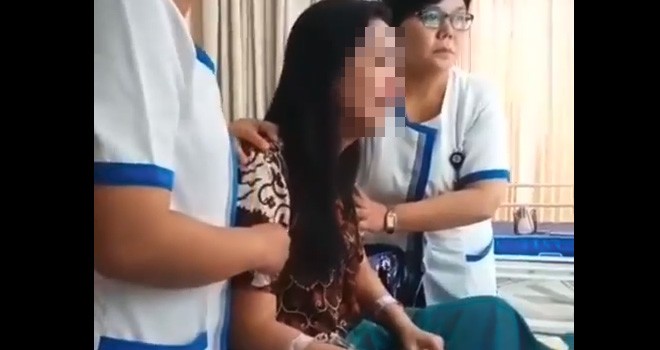 Video seorang pasien wanita cantik menangis setelah payudaranya diremas perawat rumah sakit.
