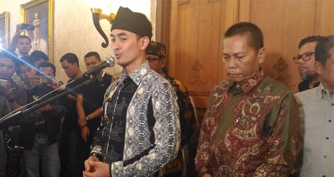 saat jumpa pers di rumah dinas gubernur