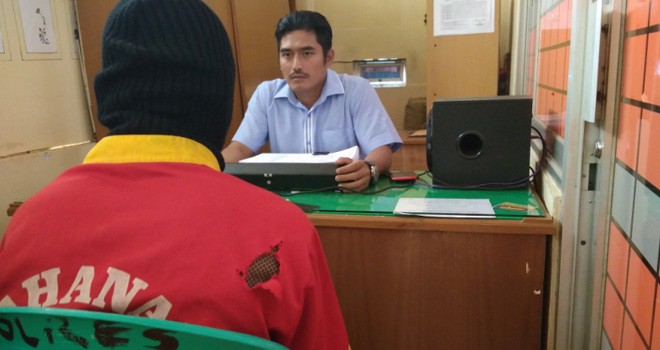 Tusiawan Saputra (18). Warga RT 09, Desa Trans Mata Gual, Kecamatan Bathin XXIV, ini ditangkap karena mencabuli pacarnya.