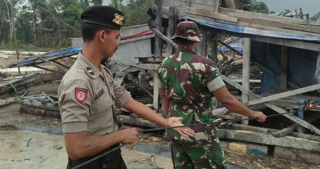 Tim Gabungan Hancurkan 12 Rakit Dompeng di Bungo.
