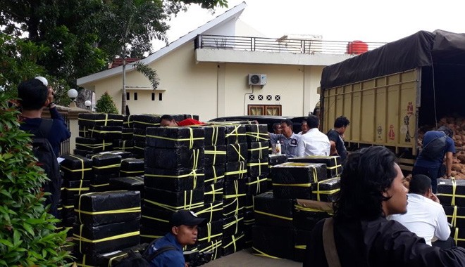 Polda Jambi Amankan Handphone dan Jam Tangan Ilegal.