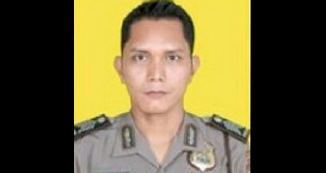 Bripka Fajar Panjaitan yang tertembak di dada bagian kiri.