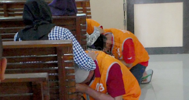 Terdakwa Curas di Jambi Cium Kaki Orangtua di Persidangan.