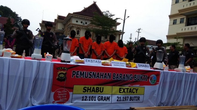 Polda Jambi Musnahkan Belasan Kg Sabu dan Puluhan Butir Ekstasi.