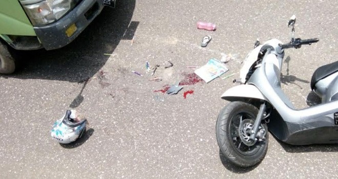 Sepeda motor milik korban Yesi Effiyanti Binti Sulaiman, usai kecelakaan di Jalan Gajah Mada, Kelurahan Rengas Condong, Muarabulian, Selasa (27/2).            