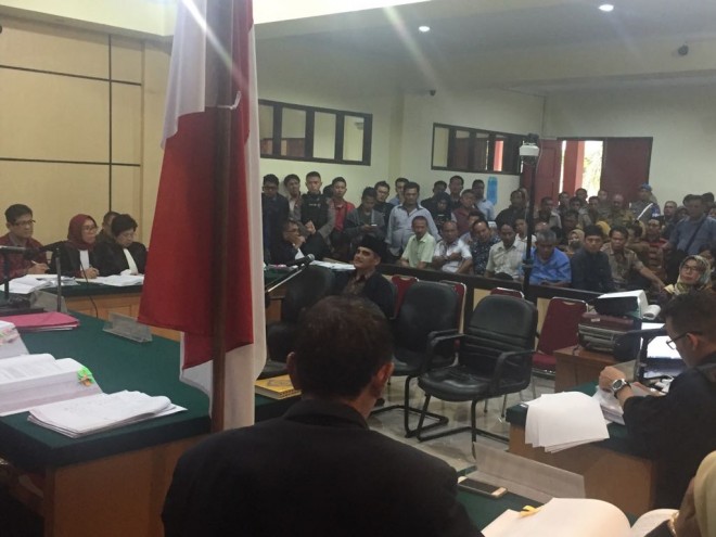 Di muka sidang dihadapkan Kadis Budpar Provinsi Ujang Hariyadi.