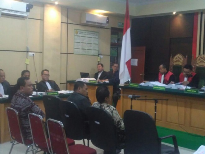 Waka DPRD Provinsi Jambi Chumaidi dan Ketua Fraksi PDI Perjuangan, Zainul Arfan masih saat menjadi saksi.