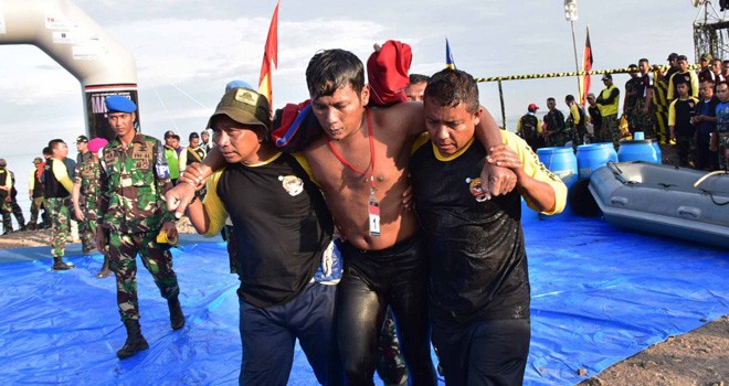  Kopda Budi Santoso usai melakukan renang selama 9,5 Jam.