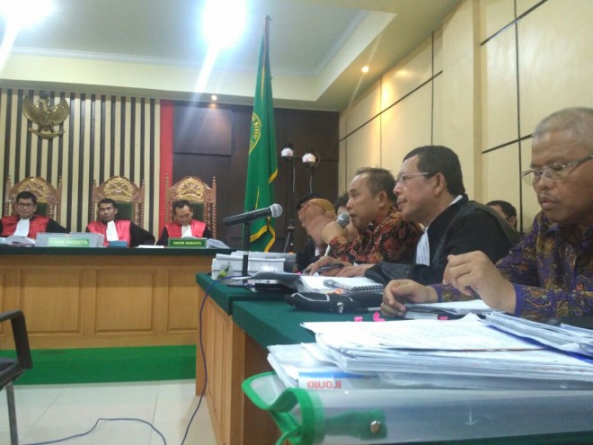 Saipudin meneteskan air mata dalam persidangan.