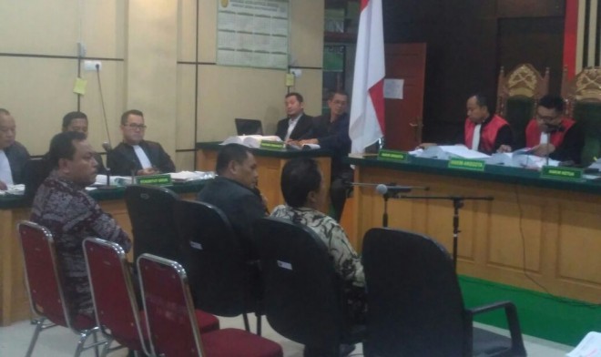 Waka DPRD Provinsi Jambi Chumaidi dan Ketua Fraksi PDI Perjuangan, Zainul Arfan masih saat menjadi saksi.
