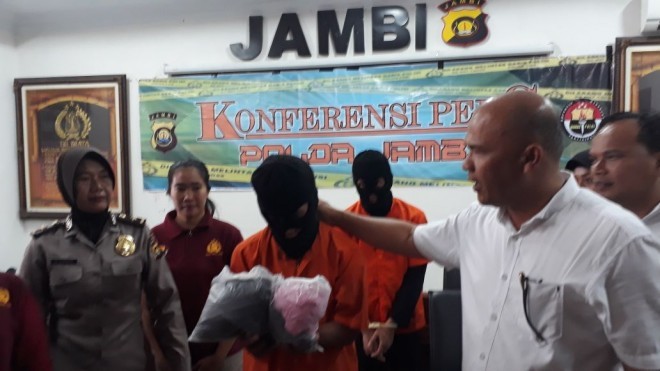Dua pelaku pemerkosaan terhadap mahasiswi dan pelajar SMP di Kota Jambi.