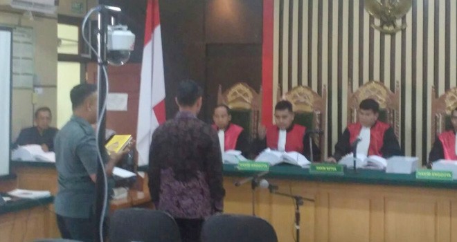  Gubernur Jambi Zumi Zola Hadir Dalam Ruangan Sidang OTT.