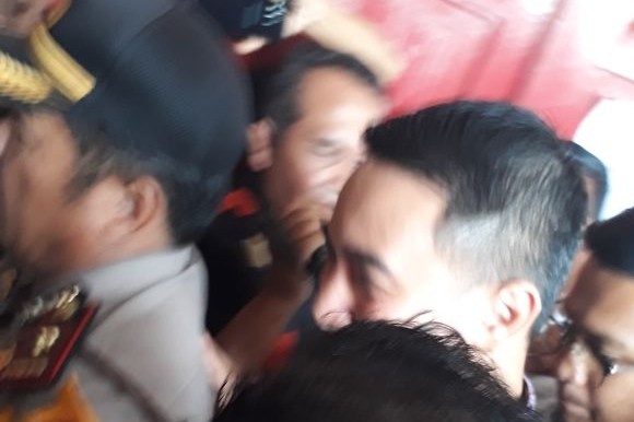 Gubernur Zola Tiba di Pengadilan Tipikor Jambi.