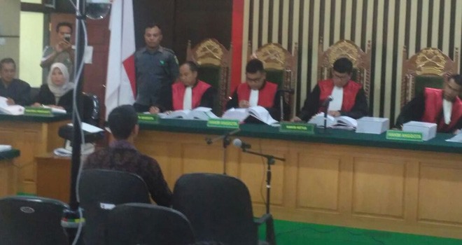 Gubernur Jambi Zumi Zola Hadir Dalam Ruangan Sidang OTT.