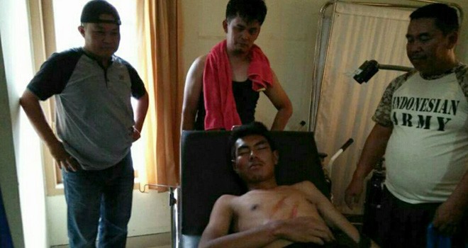 Terlihat pelaku yang dibawa ke puskesmas setelah sempat dihakimi massa.