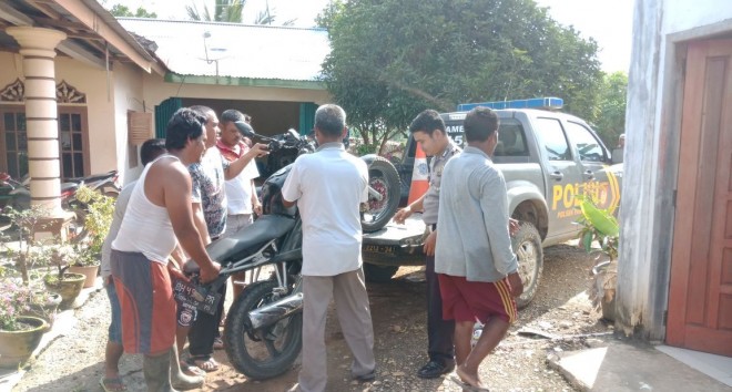 Vixion Seruduk Belakang Truck di KM 30 Pamenang.