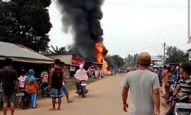 Bedeng 3 Pintu Habis dilalap Api di Kasang Pudak.