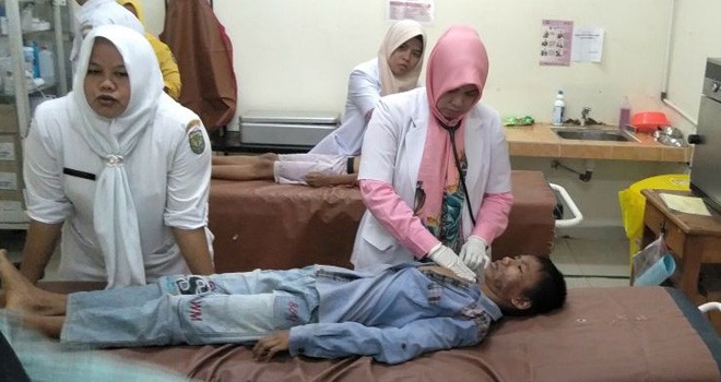 Tiga korban yang merupakan anak tersangka Safrial saat dirawat di Rumah Sakit Umum Daerah H Hanafie Muara Bungo, Rabu (11/4).