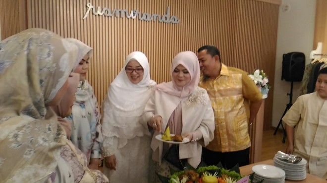 Soft opening Butik Ria Merinda yang dihadiri oleh Hj Yuliana Fasha