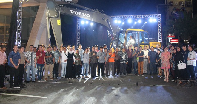 Suasana dan tamu undangan yang hadir dalam Launching produk besutan terbaru excavator EC200D di Jambi.