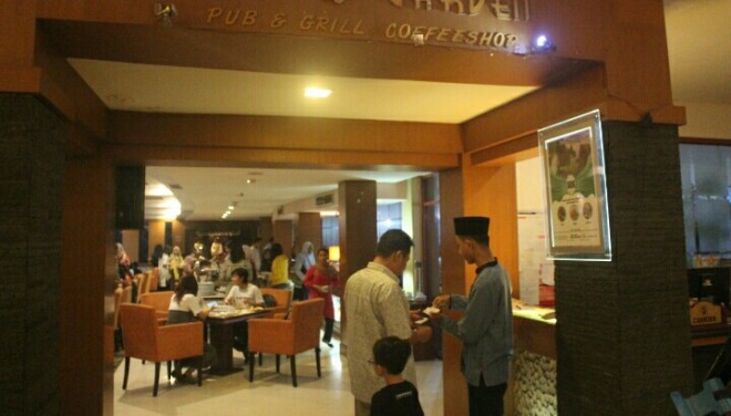 Abadi Suite Hotel & Tower menggelar buka bersama dengan mengundang relasi bisnisnya.