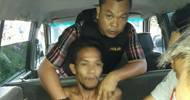 Pelaku Penyerangan Polsek Maro Sebo saat diamankan Aparat Kepolisian.