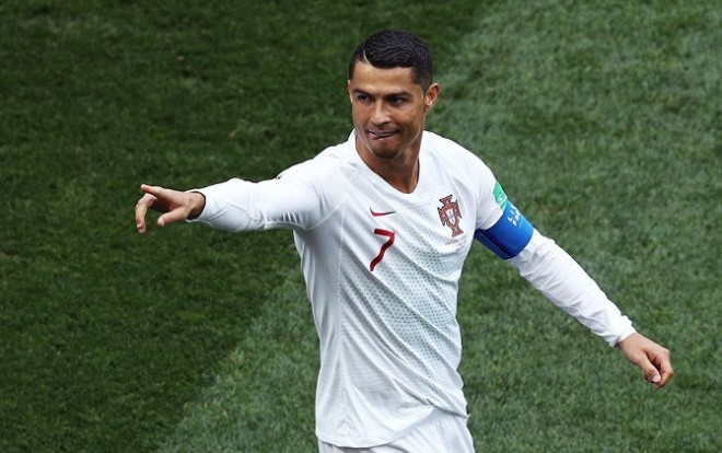 Cristiano Ronaldo Terancam tak bisa tampil di perempat final andai Portugal menang atas Uruguay. (AFP)