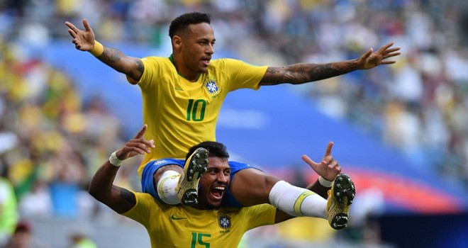 Gaya selebrasi Neymar usai mencetak gol pertama Brasil ke gawang Meksiko. (Fabrice Coffrini/AFP)