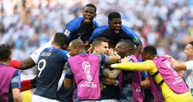 Prancis melaju ke babak perempat final Piala Dunia 2018 usai mengandaskan Argentina di babak 16 besar dengan skor ketat 4-3.