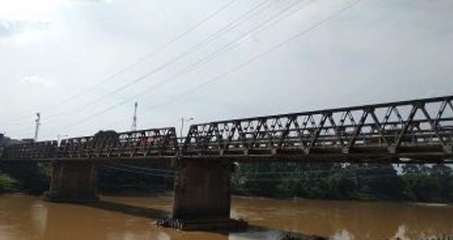 Kondisi Jembatan yang berada di Kota Sarolangun saat ini.