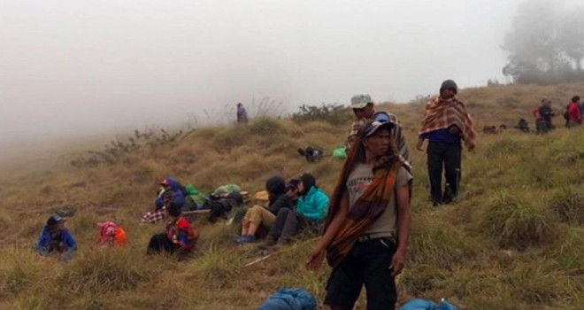 Para pendaki Gunung Rinjani terperangkap. (Istimewa)