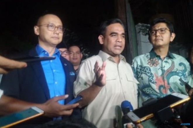 Sekretaris Jenderal Partai Gerindra, Ahmad Muzani ketika memberikan keterangan pers kepada awak media, tadi malam (31/7). (Igman Ibrahim/Jawapos.com)