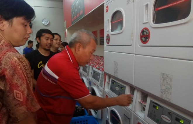 The Daily Wash Laundromat Pertama di Jambi.