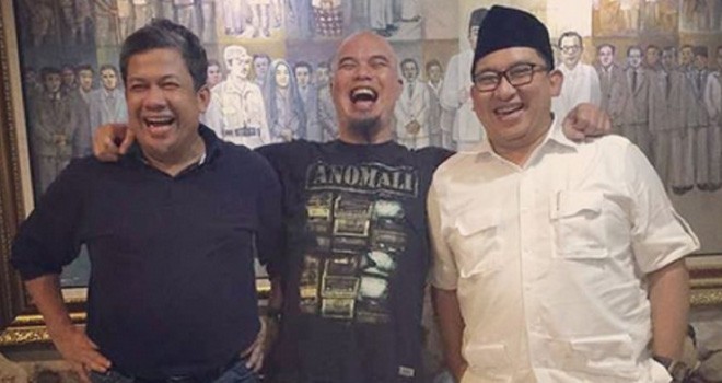 Ahmad Dhani tertawa puas bersama Fadli Zon dan Fahri Hamzah, diduga foto ini diunggah terkait kemenangan Anies-Sandi. Foto Instagram