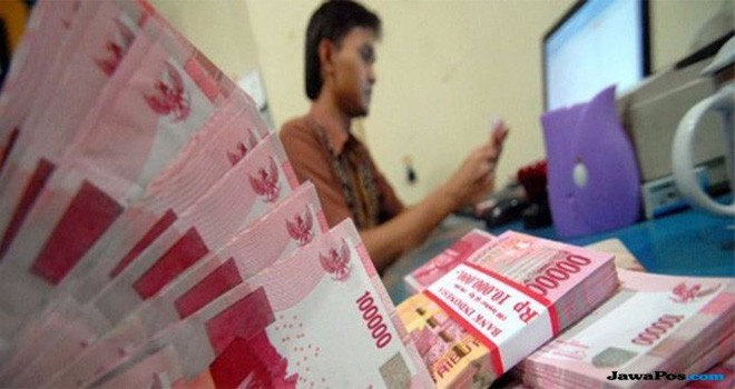 ILUSTRASI: Sebanyak 14 ribu ASN di Pemkot Surabaya belum menerima gaji ke-13 karena belum juga cair. Padahal, Kementerian Dalam Negeri (Kemendagri) sudah mengeluarkan surat edaran. (dok. JawaPos.com)