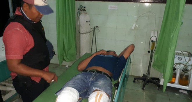 Pelaku Lukas saat menjalani perawatan di rumah sakit usai ditembak tim gabungan Satreskrim Polres Merangin dan Polsek Lembah Masurai.