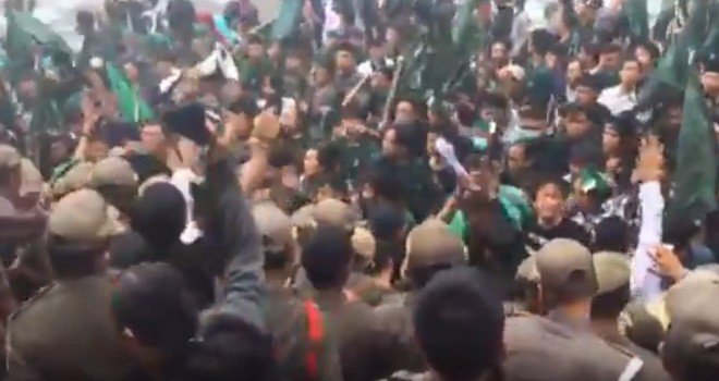 Demo mahasiswa di Lampung ricuh.