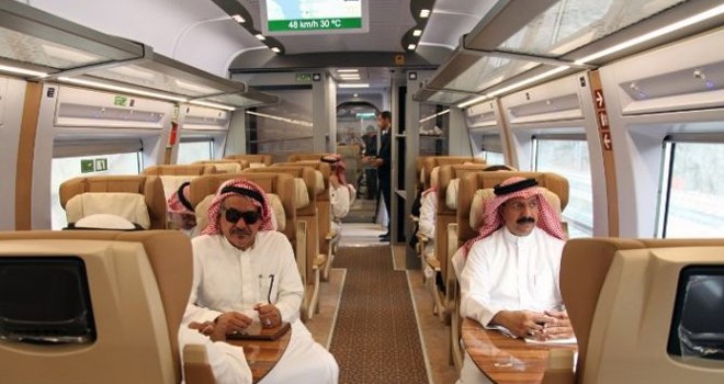 Raja Arab Saudi Salman meresmikan kereta api berkecepatan tinggi yang menghubungkan dua kota suci, Makkah dan Madinah pekan ini (The Siasat Daily)