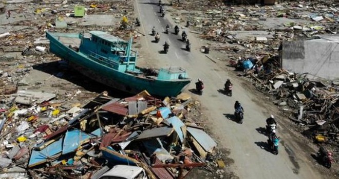 Perdana Menteri Scott Morrison mengatakan, dana awal diberikan kepada Palang Merah Indonesia untuk kebutuhan bantuan darurat yang paling jelas, seperti terpal (AFP)