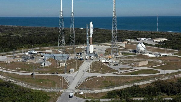 Tepi laut seakan jadi kawan akrab dari tempat peluncuran roket, seperti tampak dari salah satu fasilitas paling terkenal di Amerika Serikat ini, yaitu Cape Canaveral. Foto: Internet