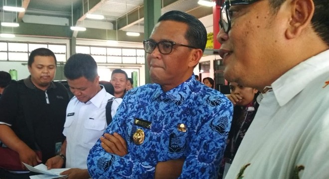 GUBERNUR SULAWESI SELATAN NURDIN ABDULLAH SAAT MENGAHDIRKAN ACARA JOB FAIR BLK DI MAKASSAR (FOTO:SYAMSUL ALAM/FAJAR.CO.ID)